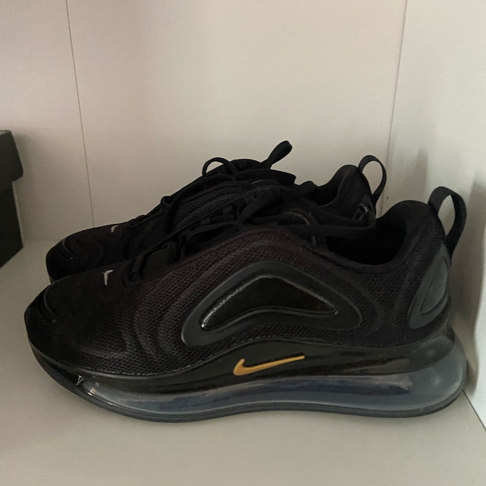 Black color Nike Air Max 720